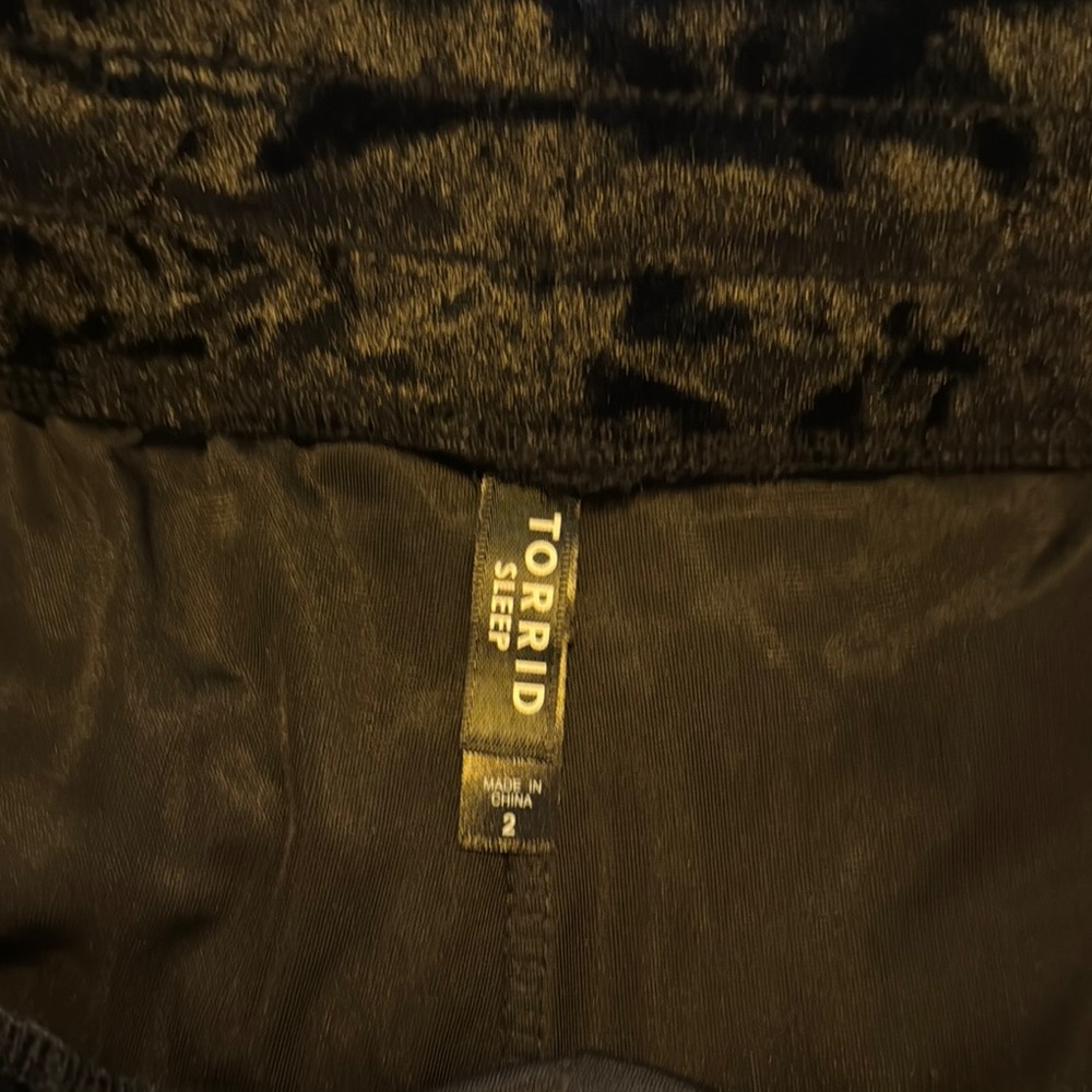 Torrid Black velvet Pajama Shorts Intimates Sleepwear - Picture 3 of 4